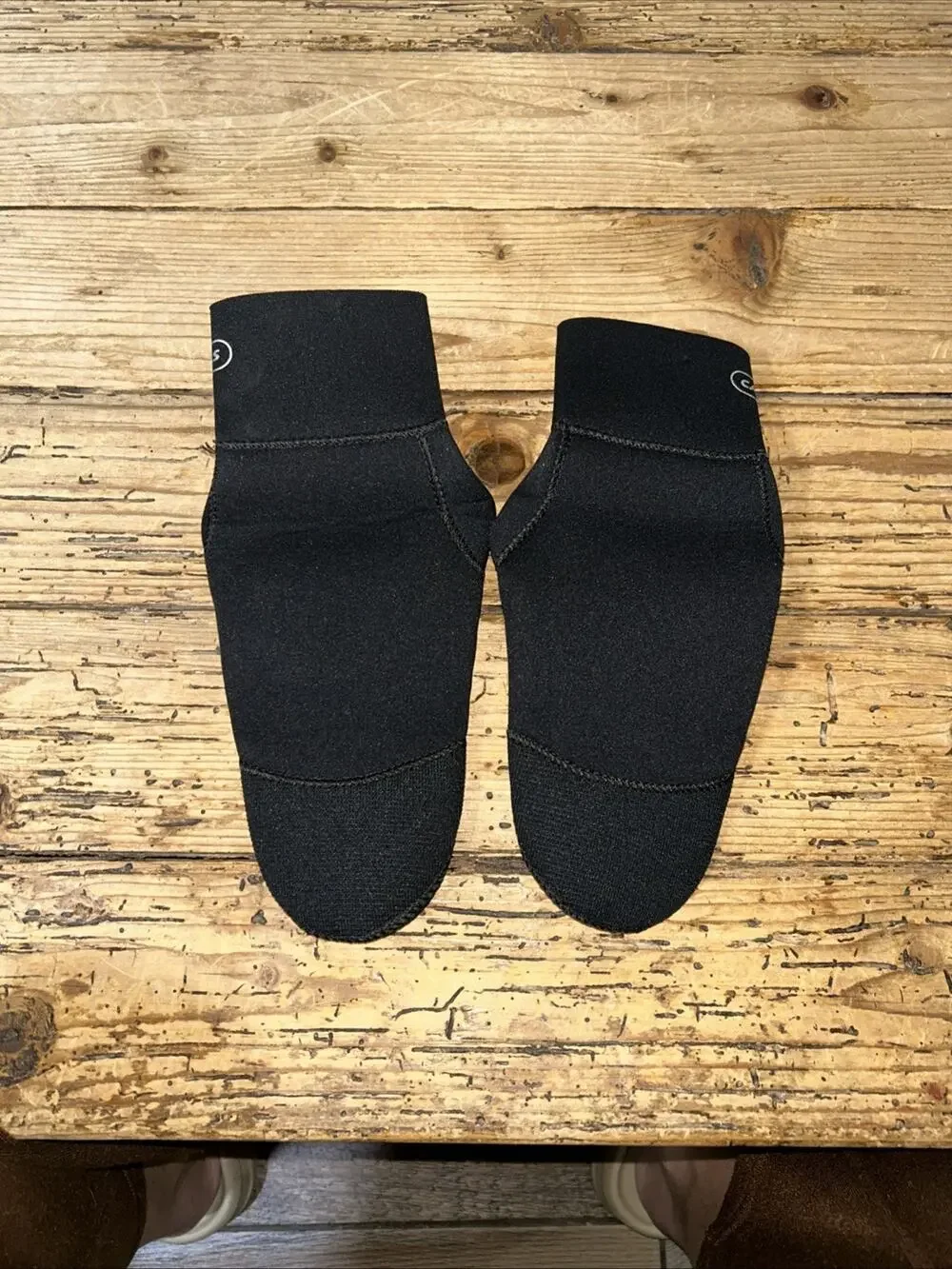 Capas Adult Unisex Beach Socks Black NWOT